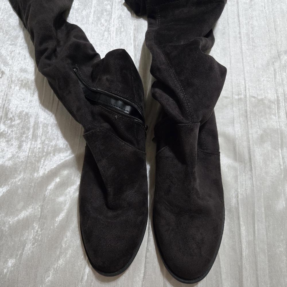 Elegant Dark Gray Faux Suede Knee-High Boots Size 8 EUC - Picture 5 of 7